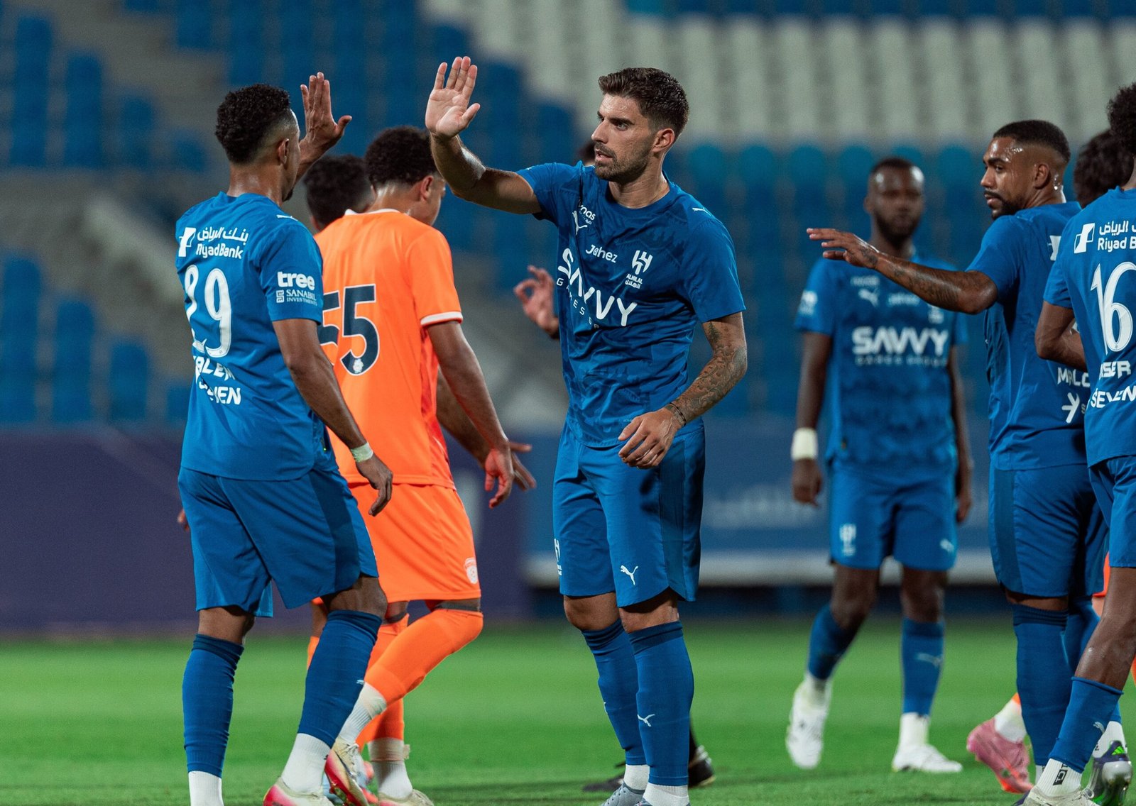 الهلال ضد الرياض.. أبرز مباريات اليوم الجمعة والقنوات الناقلة 