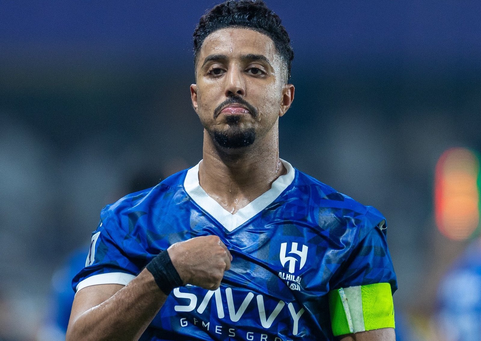 سالم الدوسري يتسلم جائزة أفضل لاعب سعودي لموسم 2024-2025
