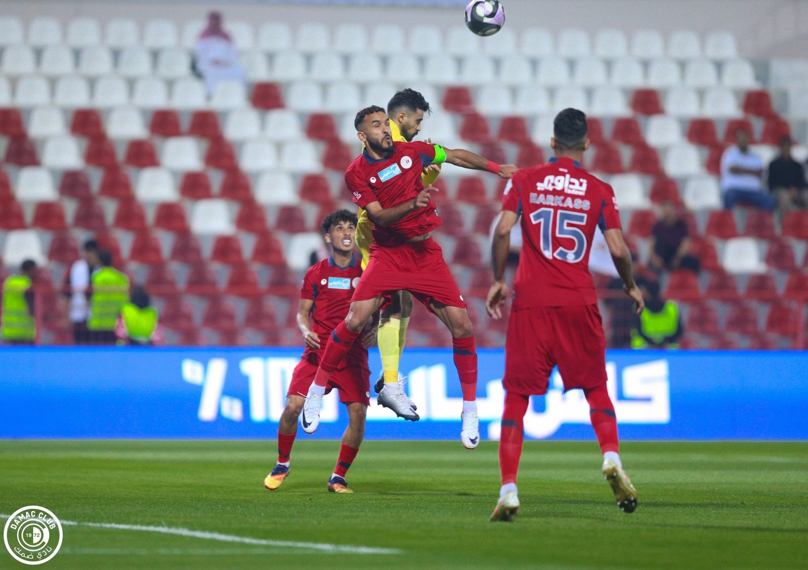 تعادل مثير بين ضمك والحزم في افتتاح دوري روشن
